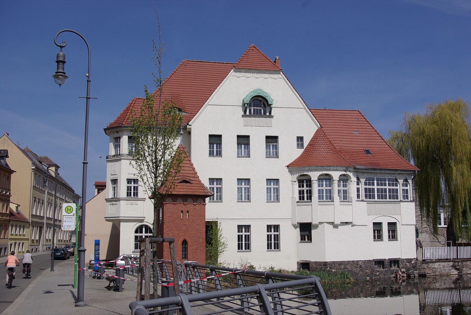 Historisches Wohnhaus am Mühlendamm in Brandenburg an der Havel, direkt am Wasser